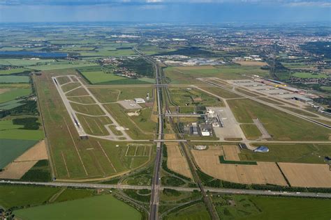 leipzig halle airport runway orientation